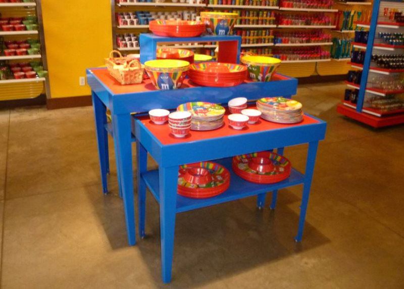 Blue table display