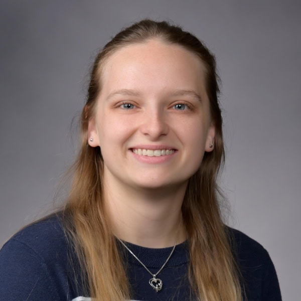 stephanie riddle headshot