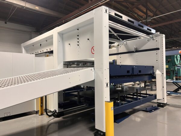trumpf trufiber 1030 equipped with a trudisk 6001 laser